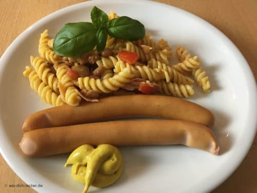 Wiener Würstchen mit Nudelsalat - ess-dich-lecker