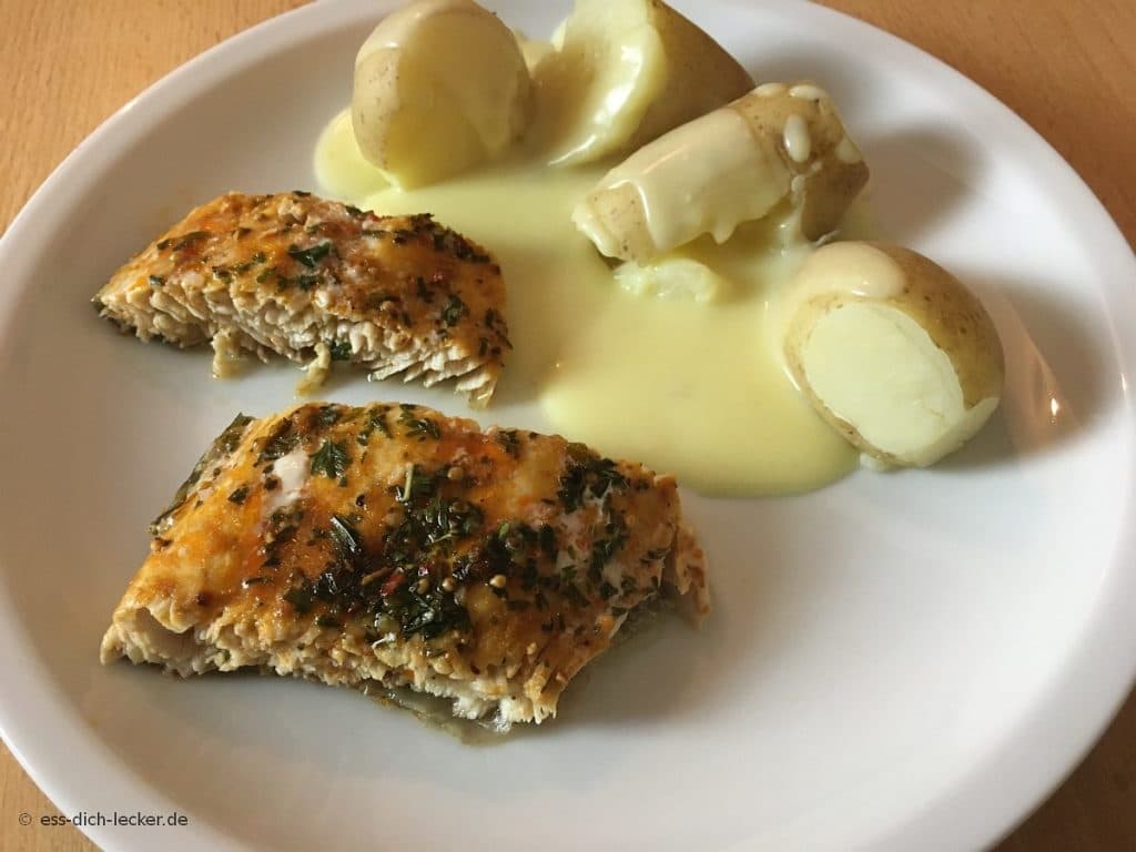 Wildlachsfilet mit Pellkartoffeln und Sauce Hollandaise - ess-dich-lecker