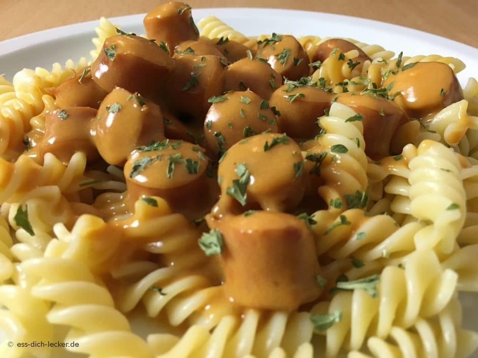 Spirelli Nudeln mit Wiener Würstchen und Rahmsoße - ess-dich-lecker