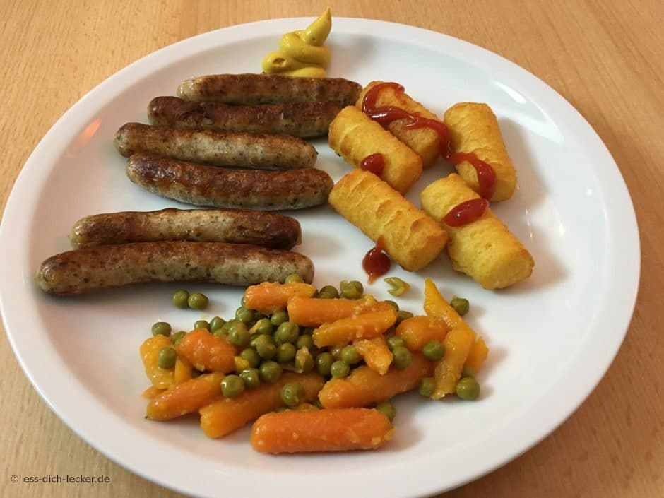 Nürnberger Würstchen, Kroketten mit Erbsen und Möhren - ess-dich-lecker