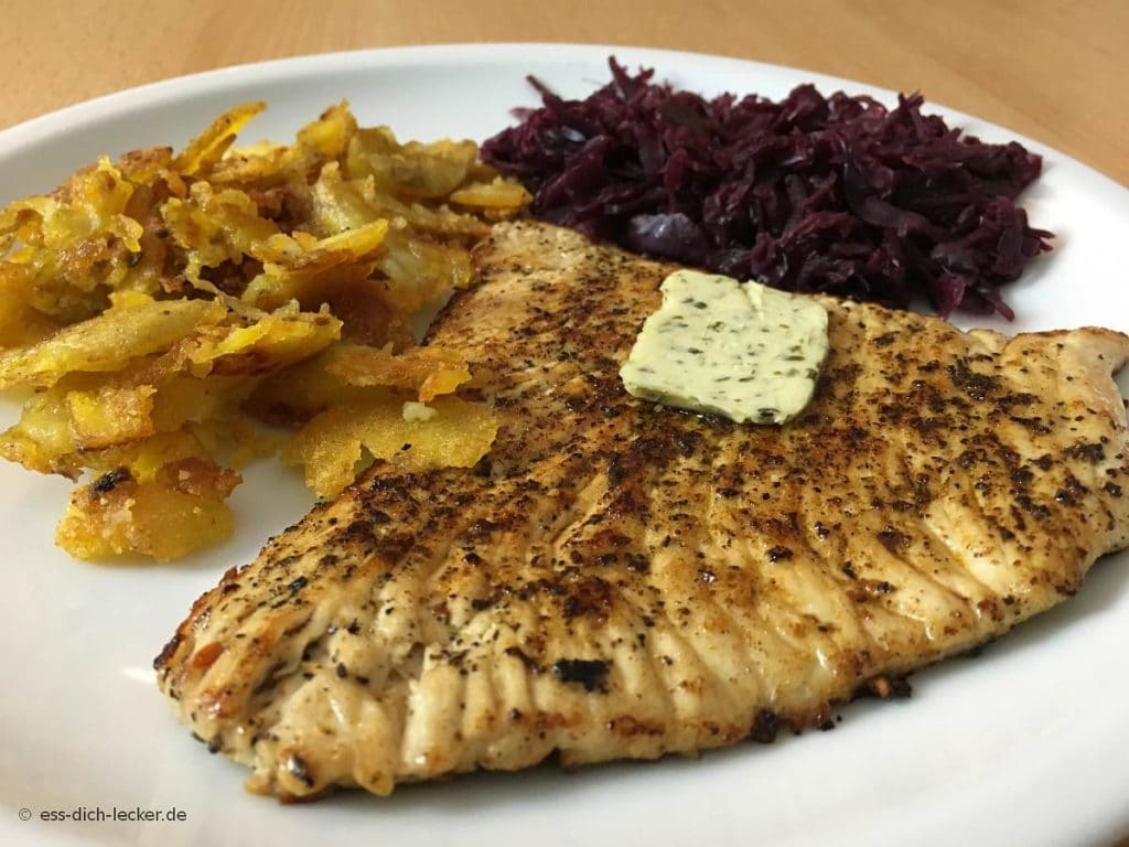 Putenschnitzel mit Bratkartoffeln und Rotkohl - ess-dich-lecker